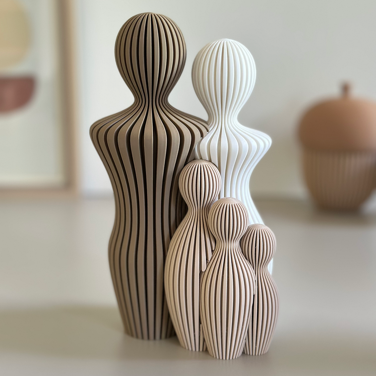 Statuette famille personnalisée automne – composition couple et 3 enfants